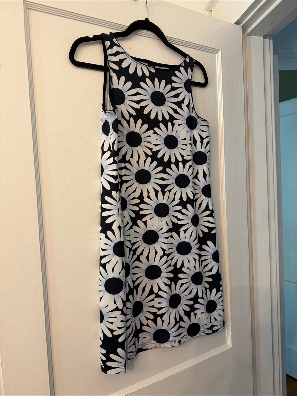 Sleeveless Black & White Daisy Shift Dress